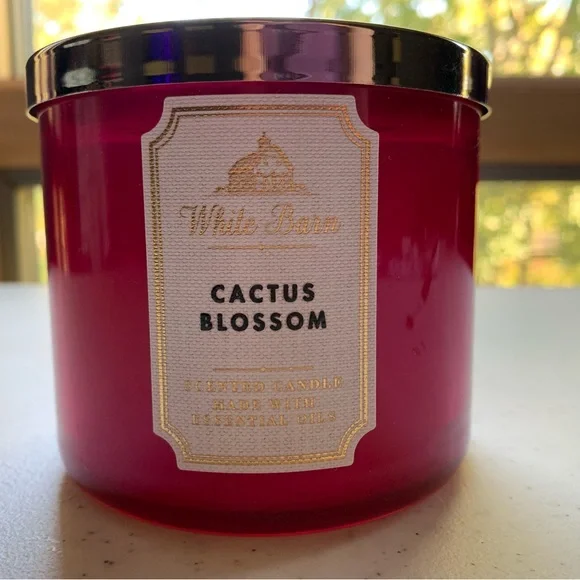 White Barn Cactus Blossom Candle - Picture 4 of 4